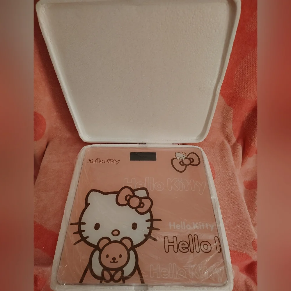 EXCLUSIVE - Hello Kitty Officially Licensed Bathroom Scale - USB Rechargeable - Picture 4 of 6